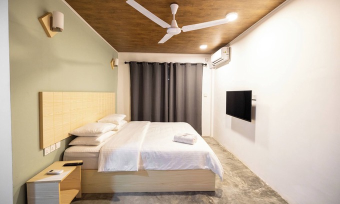 Thulusdhoo Island House | Bibee Surf