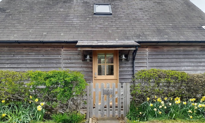 Clun Cottage | BICTON LODGE, family friendly, with hot tub in Clun