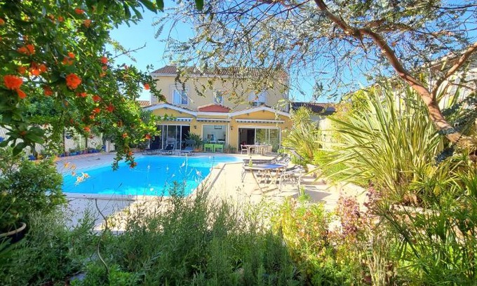 Merignac Bed & Breakfast | Bienvenue chez Lilaroma