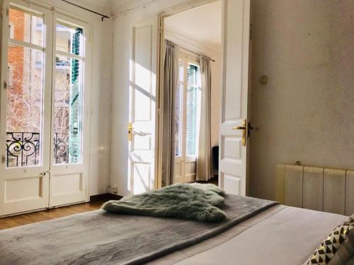 La Nova Esquerra de l'Eixample Apartment | Big and Bright Apartment BCN