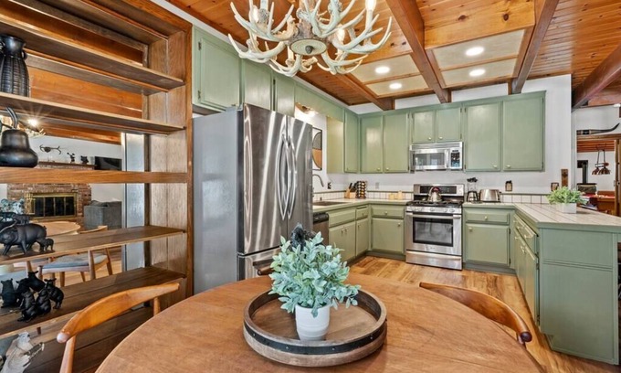 Fox Farm Villa | Big Bear Lake Sleep 16