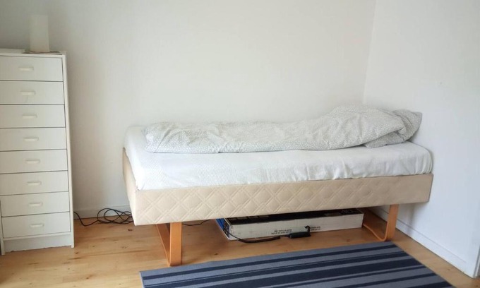 Gladsaxe Municipality House | Big Cozy Room with garden view