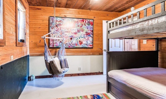 Hoyt House | Big Discount for Sandy Waterfront beach Home 3/3 w/Hot Tub firepit zipline pond