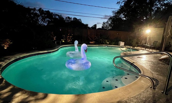 Westbury House | Big Heated Pool w Sunroom, Centrally-loc. Luxury in Houston, Billiards, Sleeps16