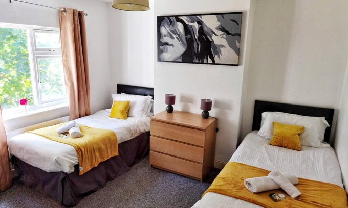 Mapperley House | Big House on Perry free Parking wifi