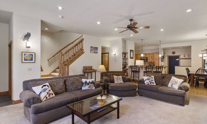 Steamboat Springs House | Big Kitchen - On Ski Bus Line - Comm Hot Tub
