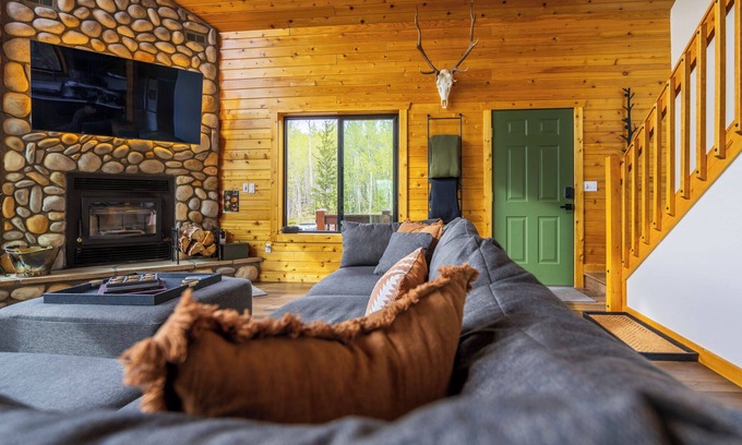 Michigan Hill Cabin | Big Mountain Views, Seclusion, Hot Tub, Fire Pit