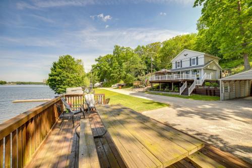 Smyrna House | Big Pine Island Lake Cottage with Boat Dock and Kayaks