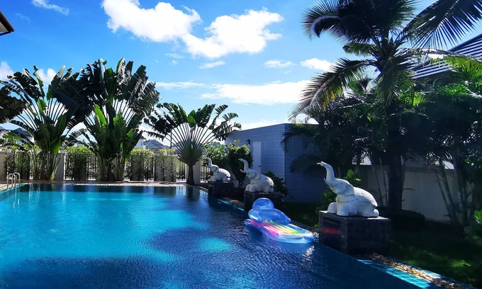 Huai Yai House | Big swimming pool garden VILLA pattaya