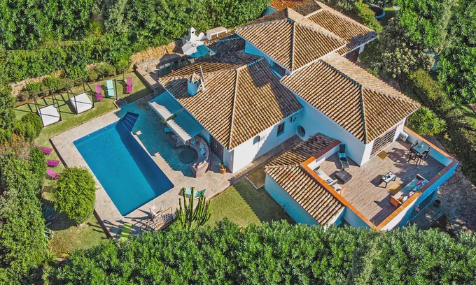 Urbanizacion el Rosario Villa | BIG VILLA 34121390 WITH 10 BEDROOMS EL ROSARIO MARBELLA, PRIVATE POOL FOR HOLIDAY RENTALS