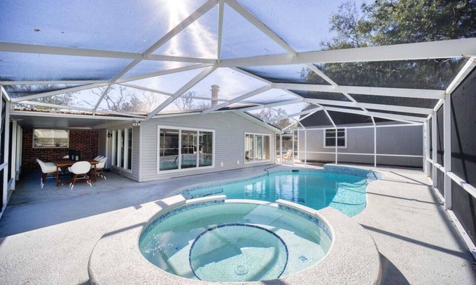 Southside House | ~Billiard Abode Sleeps 12 Heated Pool & Spa~