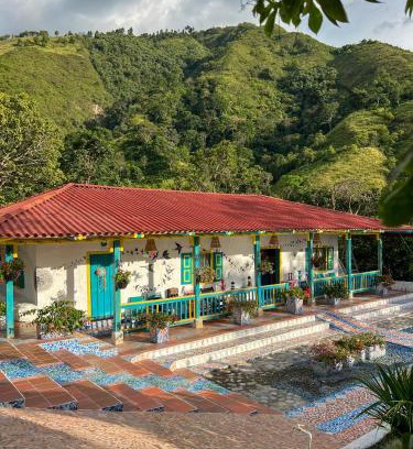 Gigante Hotel | Biohabitat Entre Montañas