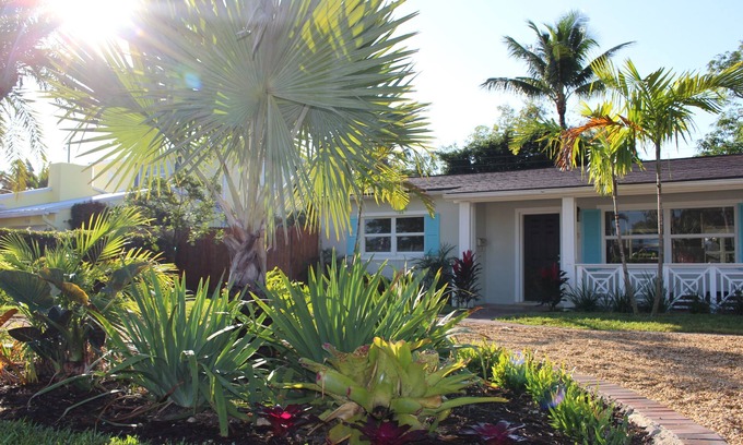 Delray Beach House | Bismarck House - 5 Star Downtown Beach-style Luxury House.