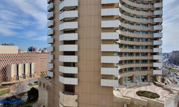 Bucharest City-Centre Apartment | Black and White Apartments
