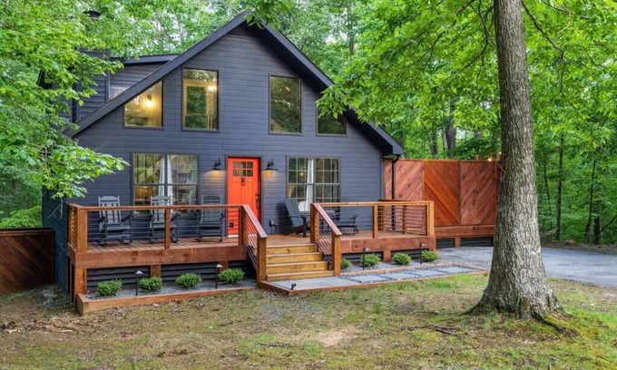 Eagle Mountain House | Black Lodge - Mountain Home w/Hot Tub & Fire Pit