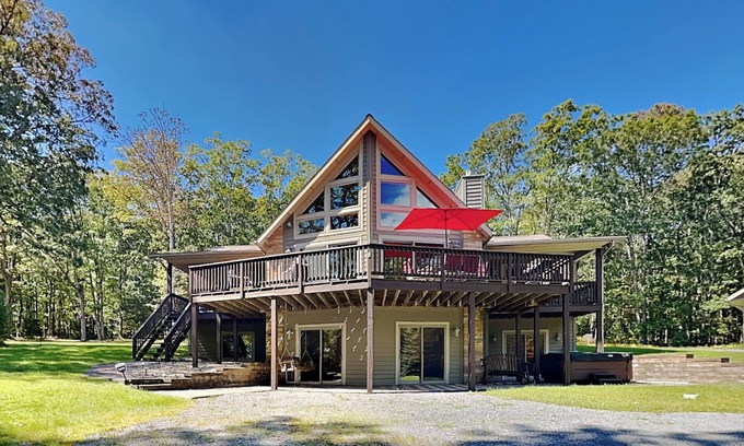 Swanton House | Black Pines Lodge | Great Views, Hot Tub, Fire Pit