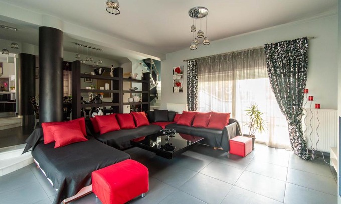 Alexandroupoli Villa | BLACK & WHITE CITY VILLA