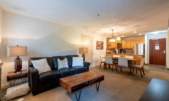 Blackcomb Apartment | Blackcomb ski-in/out | AC | Smart TV