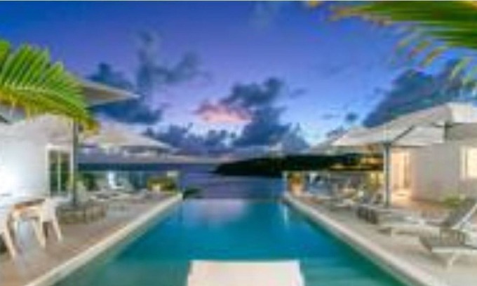 Indigo Bay Apartment | BlackPalm Apt1 (2 bedrooms, terrace, deck & garden sea view)