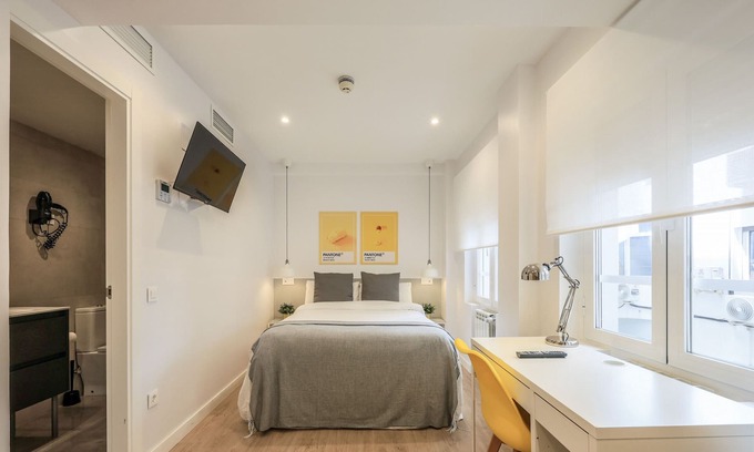 Gaztambide Bed & Breakfast | Blasco de Garay, double room with gym 105