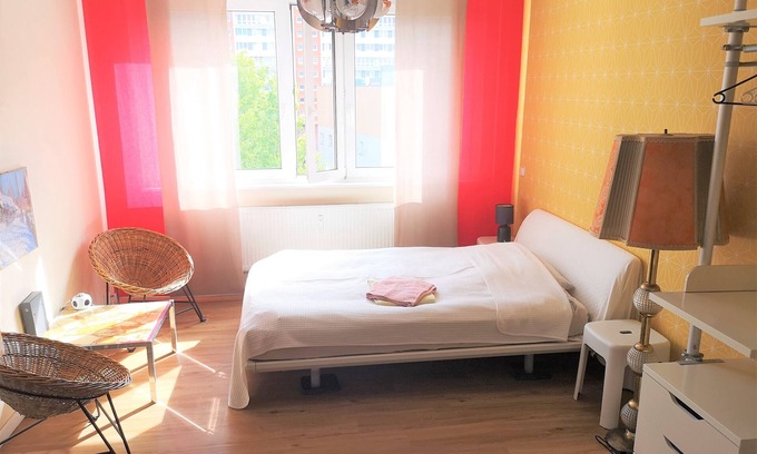 Mitte Apartment | Blick auf den Fernsehturm vom Bett! Hell, Ruhig, Einzigartig