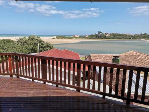 Aston Bay House | Bliss on the Bay