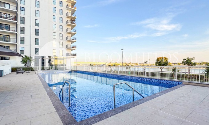 Abu Dhabi Apartment | Bloomfields Royal 2Br Water edge