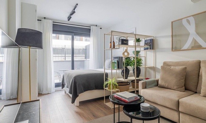 San Sebastian de los Reyes Apartment | Blueground | San Sebastián de los Reyes, pool, nr Plaza de la Constitución