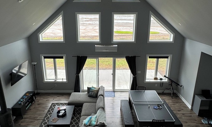 Amherst House | Blue Beach House by the Bay. Waterfront with pool table and fast wifi.