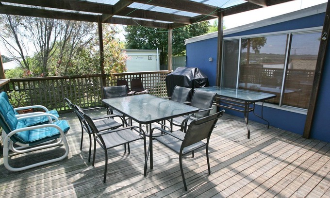 Bermagui House | BLUE BERMI BEACH HOUSE: 10 Barragoot Street- Fishing shack and pet friendly