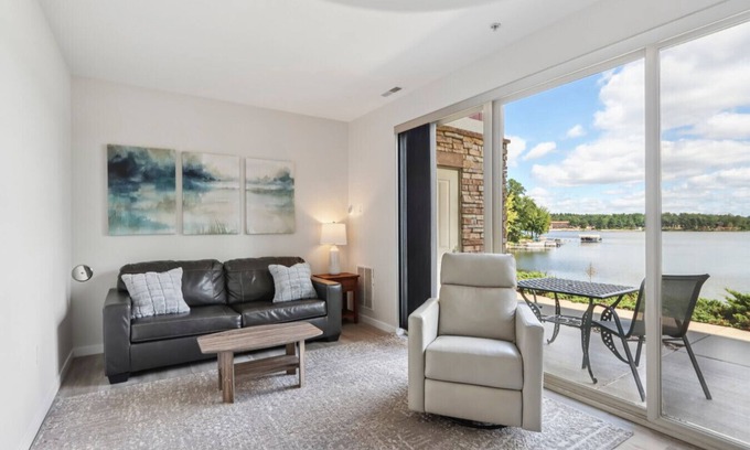 Lake Delton Apartment | Blue Birch Haven at Delton Grand - Waterfront