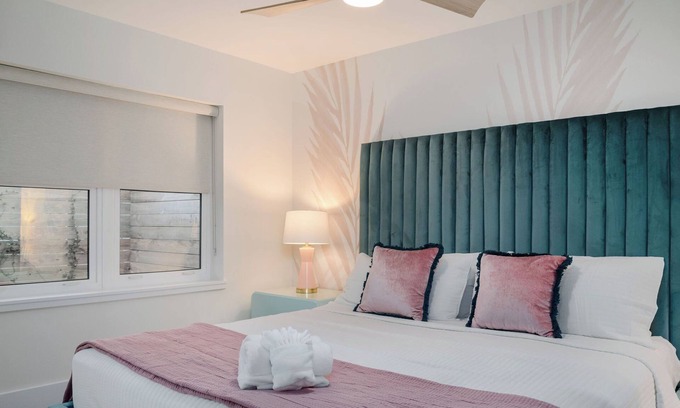 Vilano Beach Hotel | Blue Bird Apartment-Full Kitchen-5 min walk to beach!