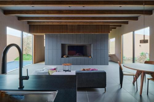 Karatsu Villa | Blue BLACK