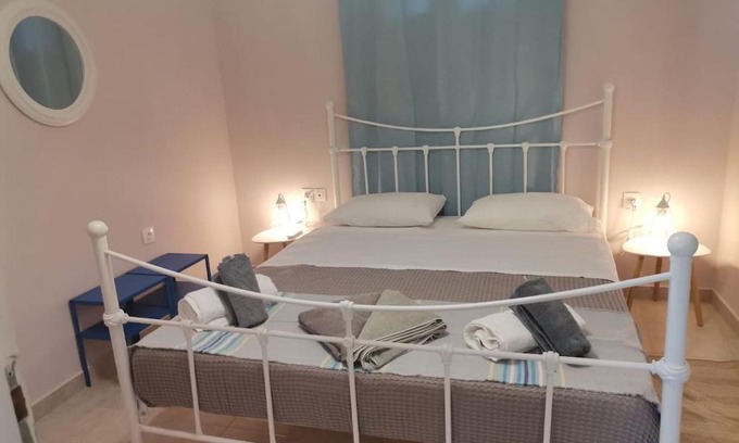 Lavrio Apartment | Blue central apt 10 min to the port/wash machine