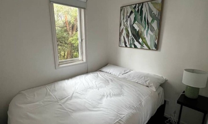 Mount Victoria Cabin | Blue Haze Retreat - studio with kitchenette