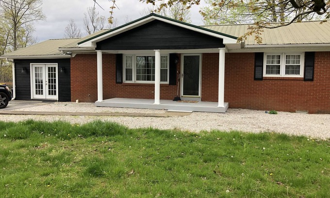 Mammoth Cave House | Blue Holler’s back entrance is 2 driveways down. Mammoth cave and Nolin near