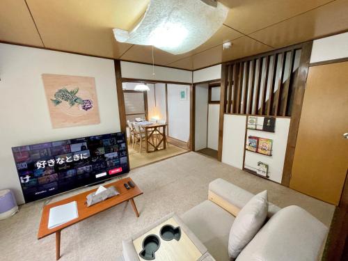 Beppu House | BLUE HOUSE - Traditional Home - 5min, Beach, Bus, Train