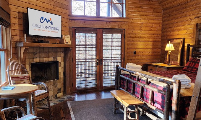 Cheshire Cabin | Blue Jay’s Perch | Cabin w/Loft + Jetted Tub + Biltmore Pass