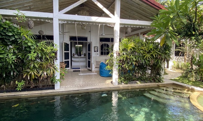 Kartika Plaza Villa | Blue Lagoon 5 bedroom Villa — 5 min from the beach!
