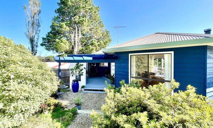 Katoomba House | Blue Lily Bungalow - Unique Yurt, 3 Bedroom, Luxe Furnishings, A/C, Decks, Pet-Friendly