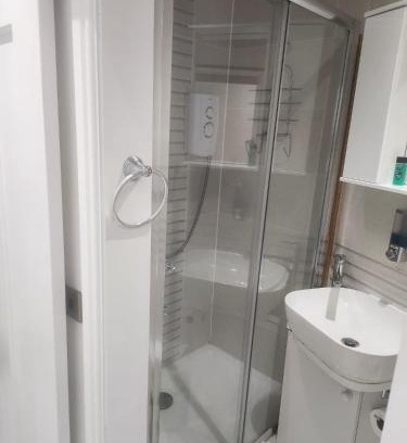 Cradley House | Blue Moon Ensuite