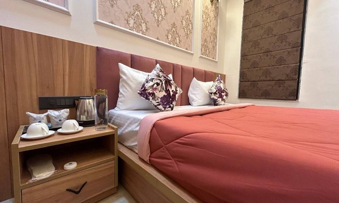 DLF Phase 5 Hotel | Blue Moon Residency Sector 53 Gurgaon