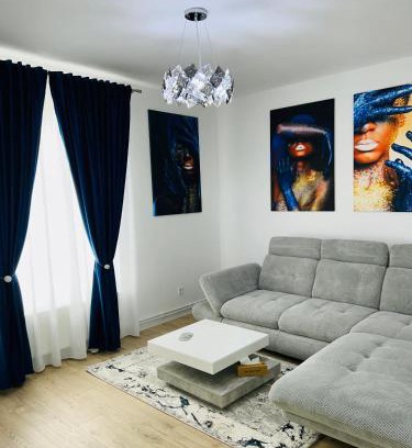 Falticeni Apartment | Blue Queen