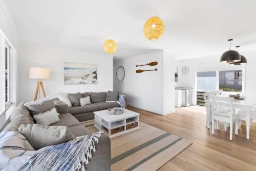 Ocean Grove House | Blue Seas Beach House, 400 metres to the beach