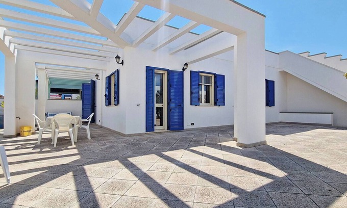Lido Marini Ski Chalet | Blue Sky Cottage just a few steps from the beach