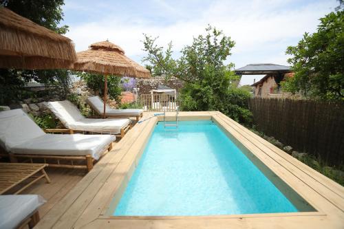 Rosh Pinna Bed & Breakfast | Blue Stone