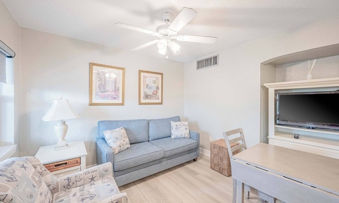 Clearwater Beach Hotel | Blue Wave Suites: Make Waves in Clearwater Beach