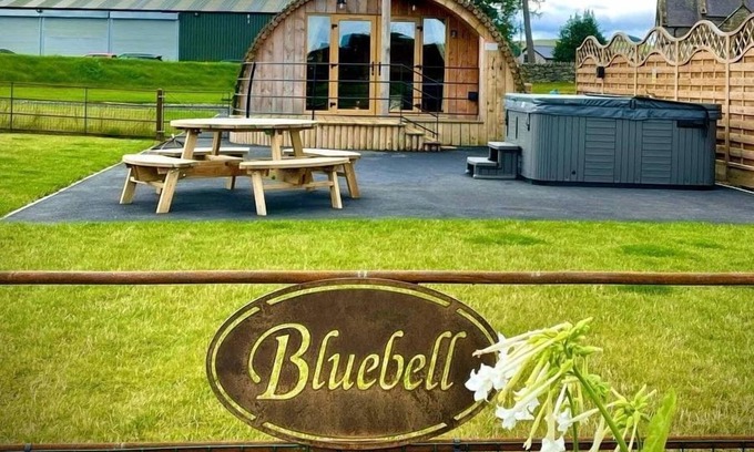St Harmon Cottage | Bluebell - Glamping Pod with Hot Tub Sleeping 4, Pet friendly