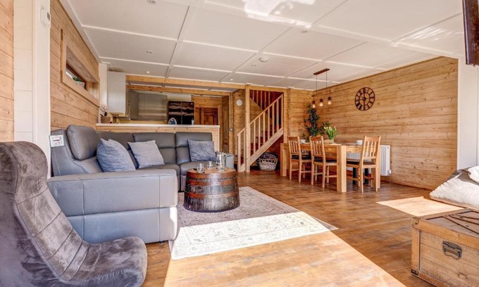 Wallingford House | Bluebell Lodge