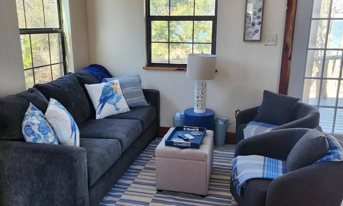Cayuga Cottage | Bluebird Cottage Right on the Lake!